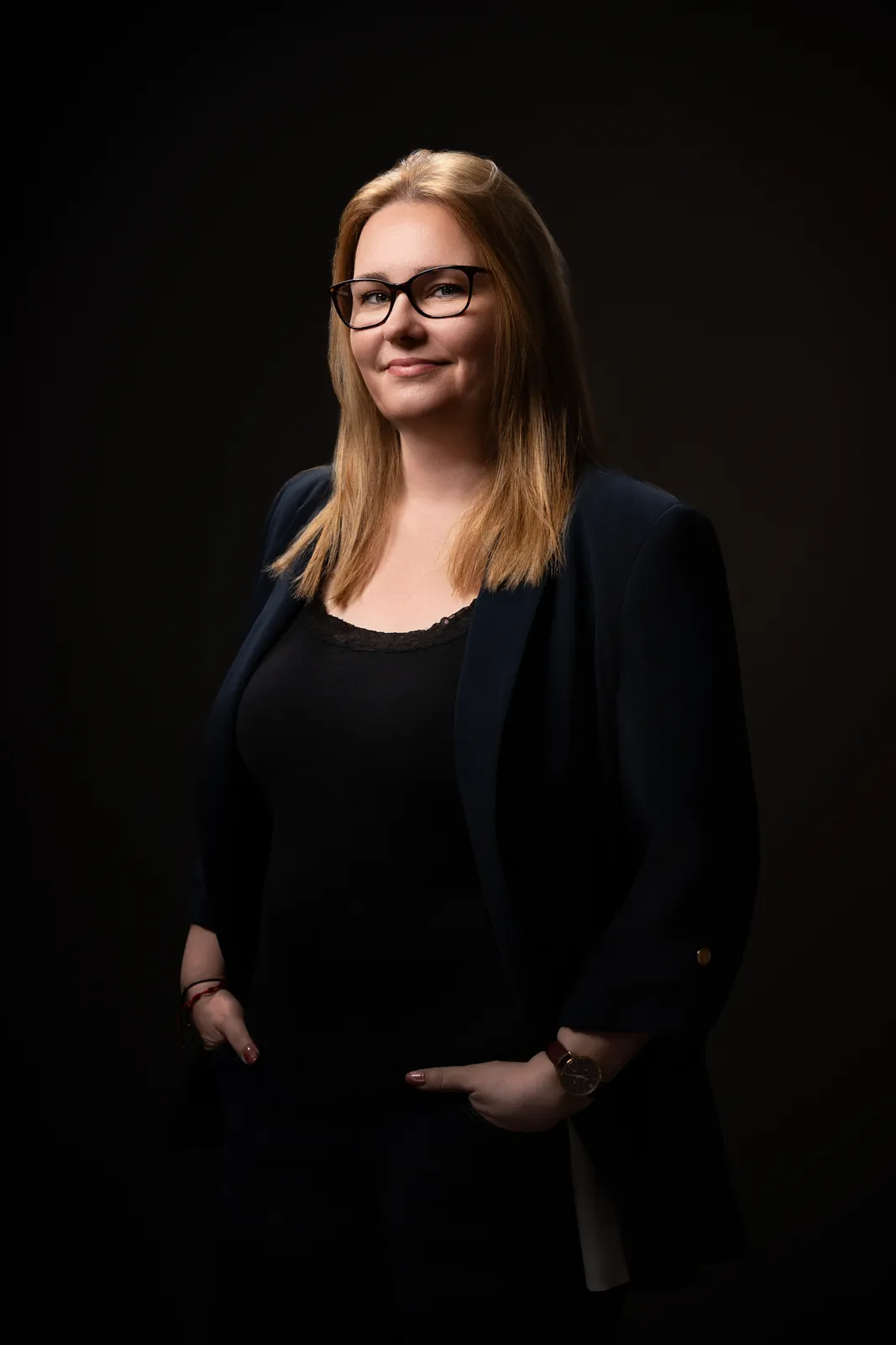 Portrait de dirigeante en clair-obscur, Studio S à Montesson